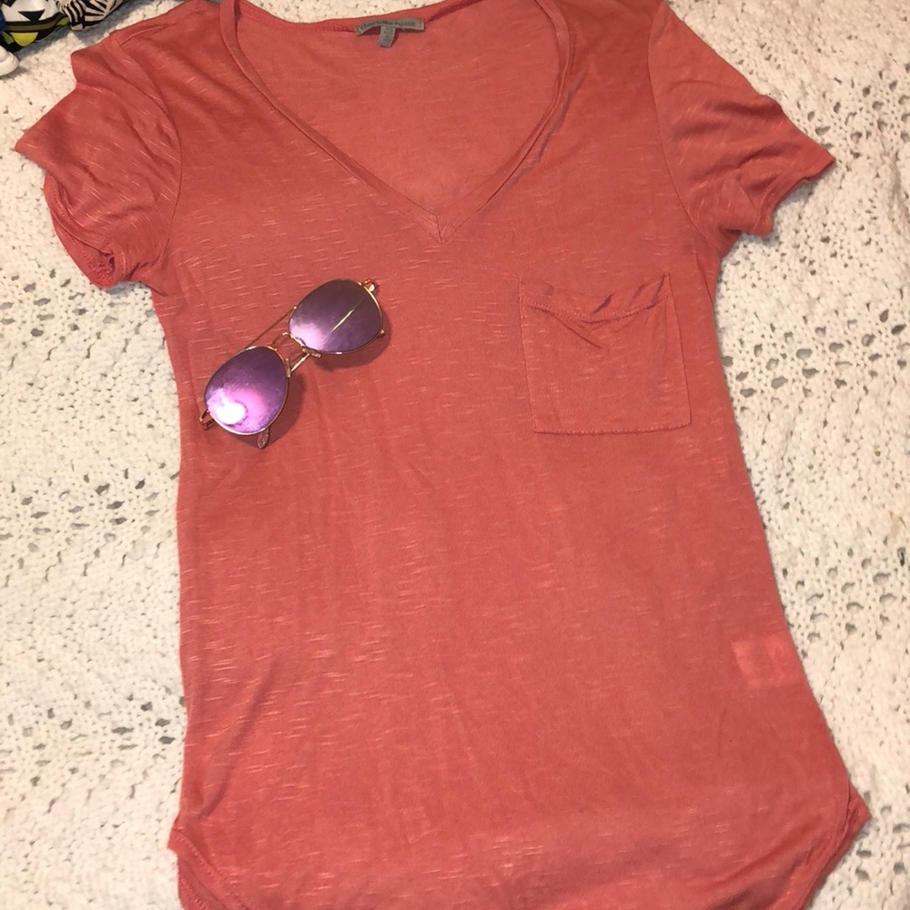 Casual v-neck tee